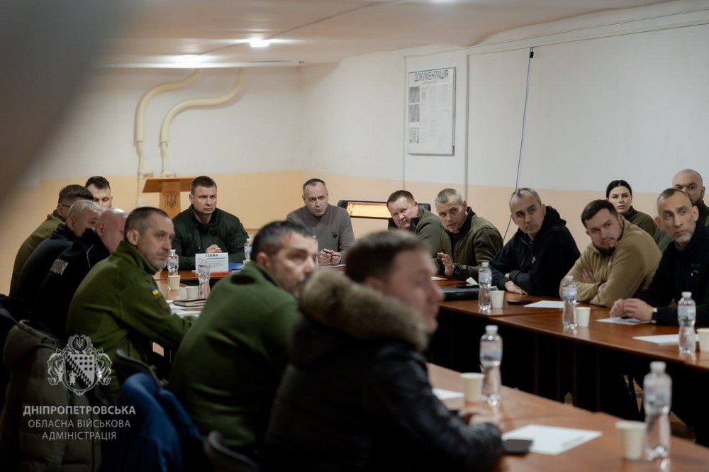 Захист Нікопольщини за завданням Зеленського обговорили у ДніпроОВА з військовими: 350 БпЛА і 500 снарядів випустив ворог тільки від початку року