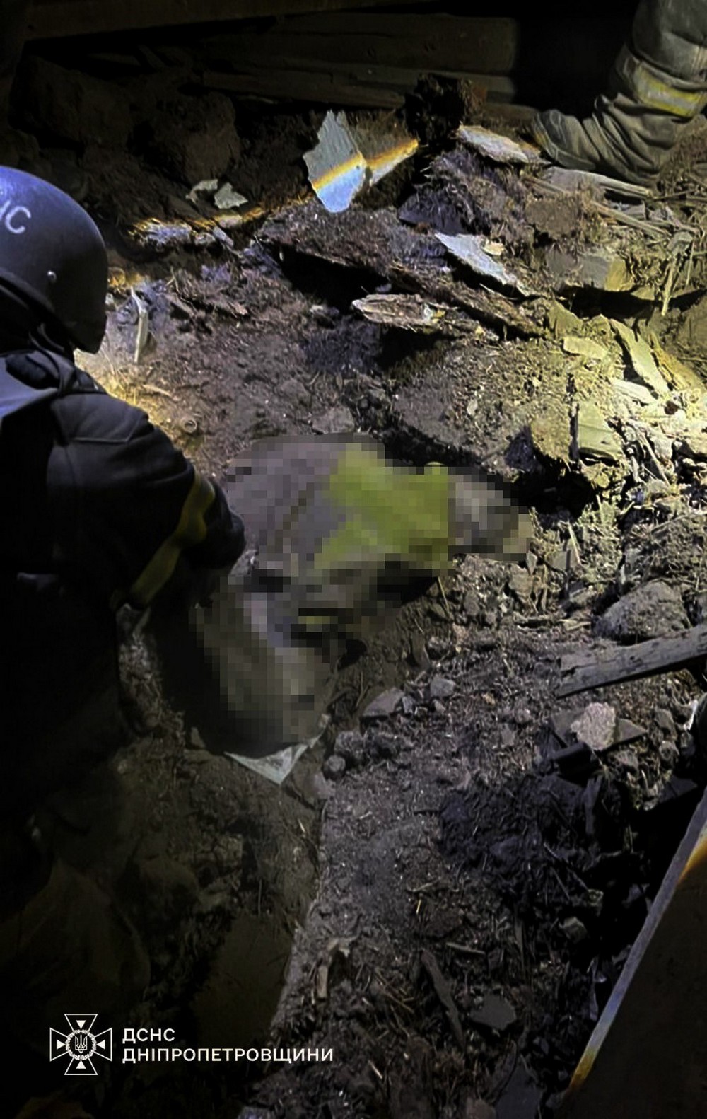 Люди опинилися під завалами, ворог скинув бомби на Дніпропетровщину: є загиблий і 4 поранених