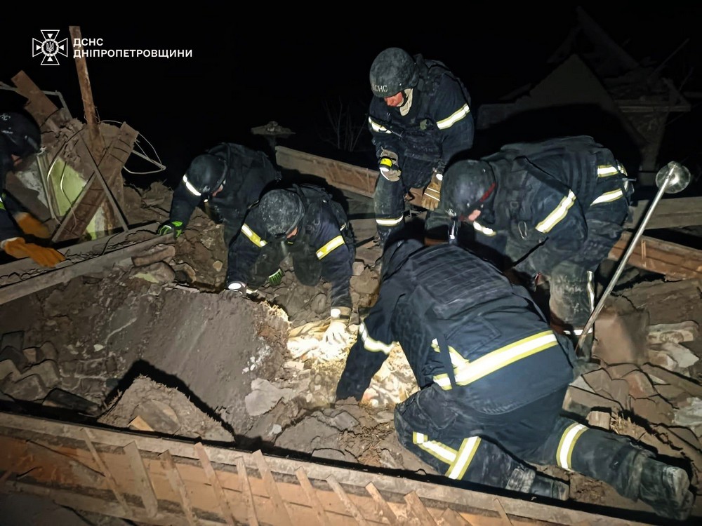 Люди опинилися під завалами, ворог скинув бомби на Дніпропетровщину: є загиблий і 4 поранених