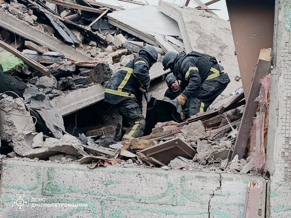 Люди опинилися під завалами, ворог скинув бомби на Дніпропетровщину: є загиблий і 4 поранених