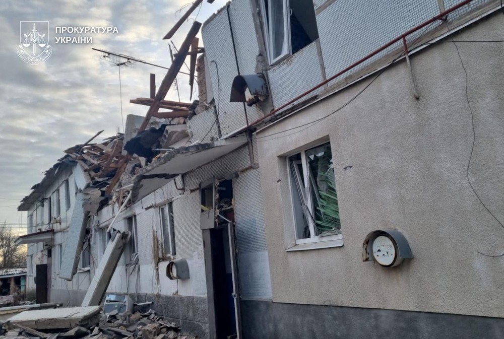 Люди опинилися під завалами, ворог скинув бомби на Дніпропетровщину: є загиблий і 4 поранених