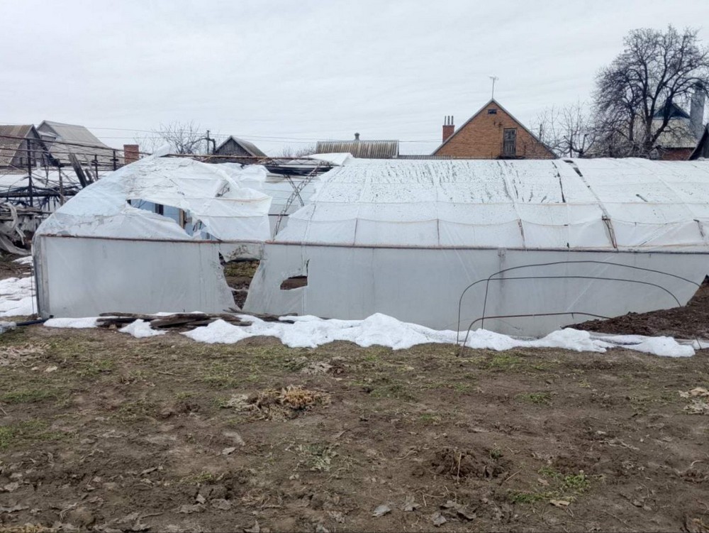 У Нікополі і районі побито 12 будинків, підприємства, газогони і електромережі, на Синельниківщині є поранений і руйнування (фото)