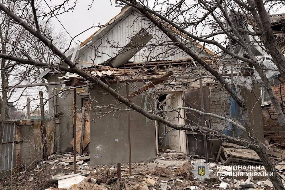 У Нікополі і районі, а також на Синельниківщині поранені і руйнування внаслідок ворожих атак.