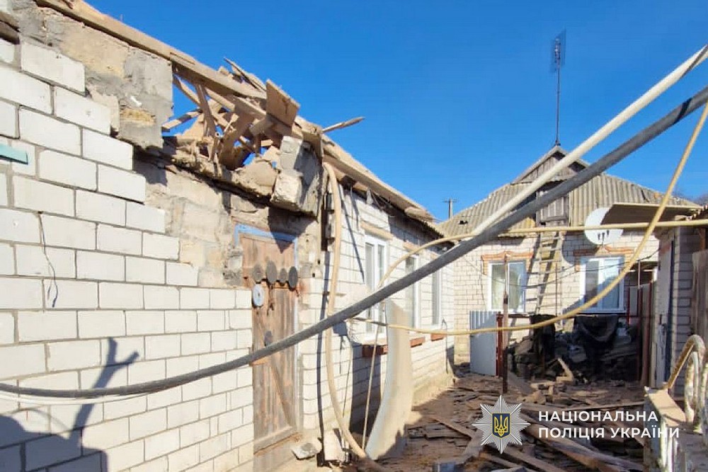 У Нікополі і районі, а також на Синельниківщині поранені і руйнування внаслідок ворожих атак.