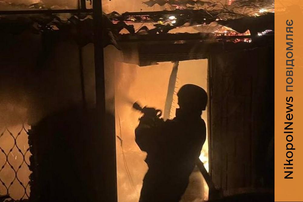 Ворог накрив вогнем Нікополь – виникла пожежа, також під ударом були район і область 1 Ворог накрив вогнем Нікополь – виникла пожежа, також під ударом були район і область