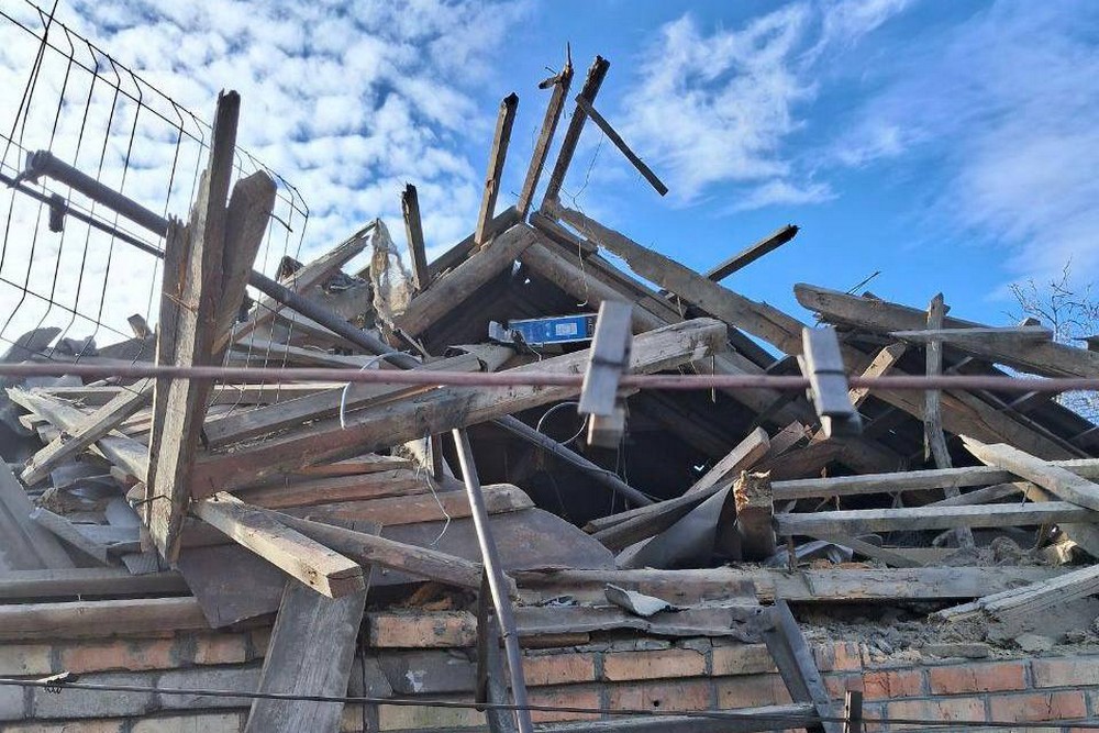 У Нікополі побито лікарню, в районі знищено автобус, 2 загиблих і 3 поранених на Синельниківщині протягом дня 11 лютого (фото)