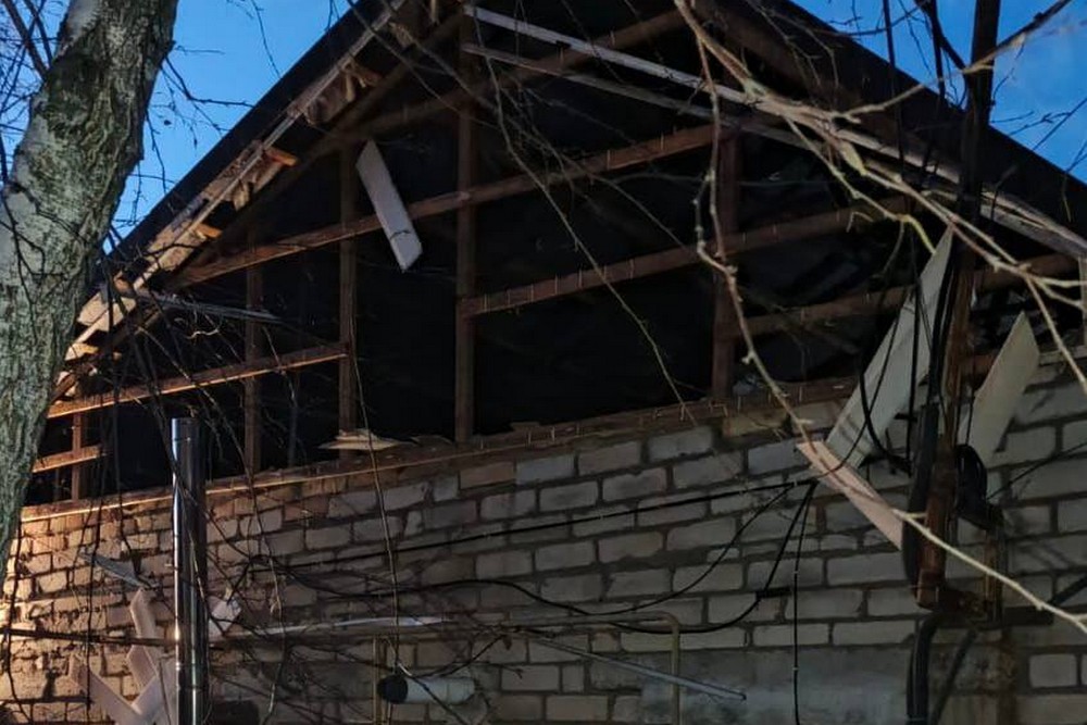 У Нікополі побито лікарню, в районі знищено автобус, 2 загиблих і 3 поранених на Синельниківщині протягом дня 11 лютого (фото)