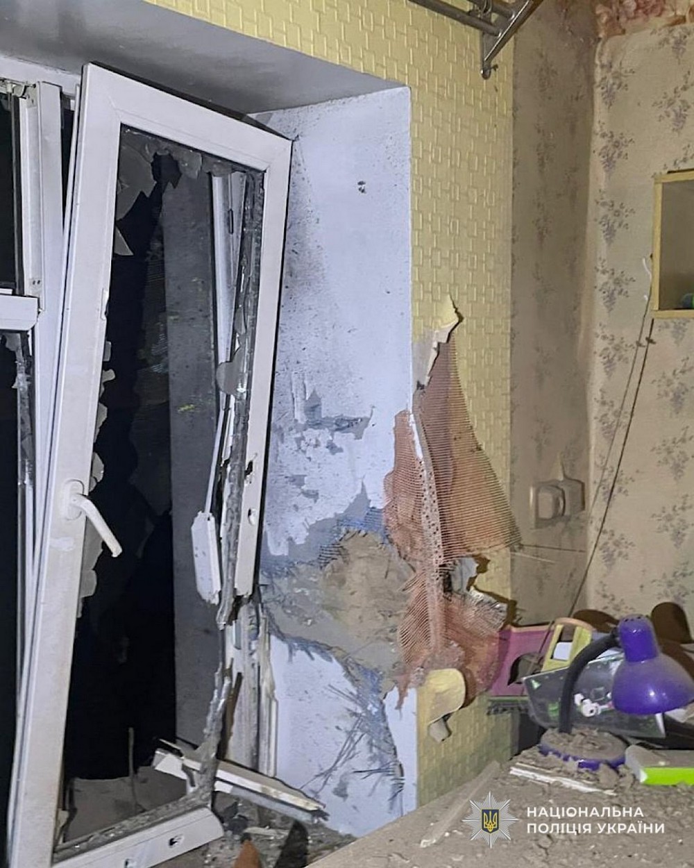 90 ударів по НІкопольщині, згорів автобус, загинула родина на Синельниківщині: всього 4 вбитих і 7 поранених на Дніпропетровщині за добу (фото)