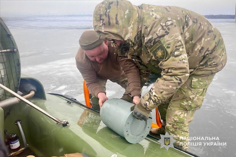 На замерзлому Дніпрі сьогодні знову виявили «Шахед» з бойовою частиною (фото) На замерзлому Дніпрі сьогодні знову виявили «Шахед» з бойовою частиною (фото)