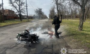 Ворог прицільно вбив мотоцикліста у Нікополі, поранив жінку в центрі і чоловіка на підприємстві: відео і фото з місць ударів показала поліція