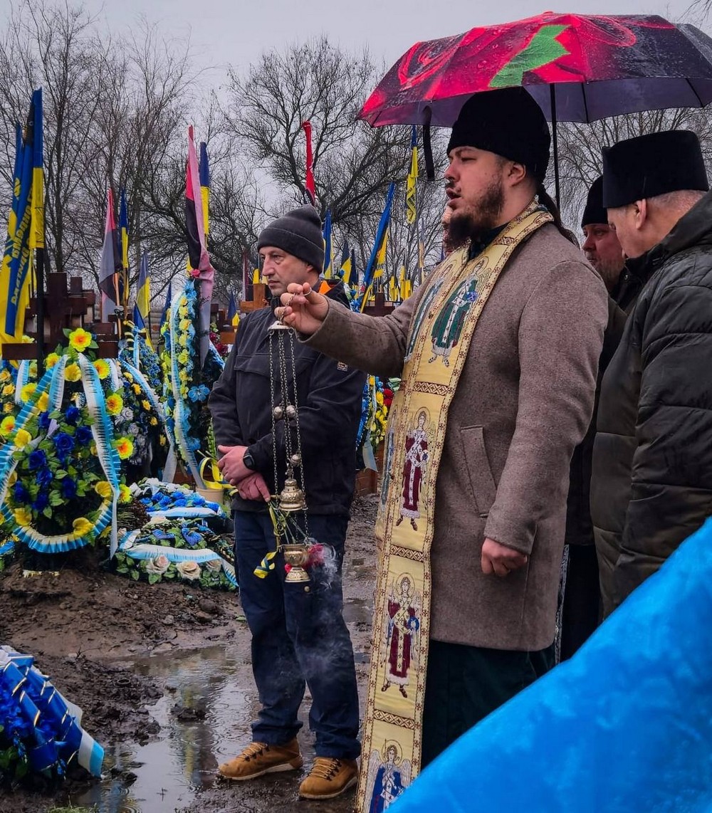 Скільки болю і сліз…. У Нікополі сьогодні звершили панахиду за полеглими воїнами на Алеї Героїв (фото) Скільки болю і сліз…. У Нікополі сьогодні звершили панахиду за полеглими воїнами на Алеї Героїв (фото)