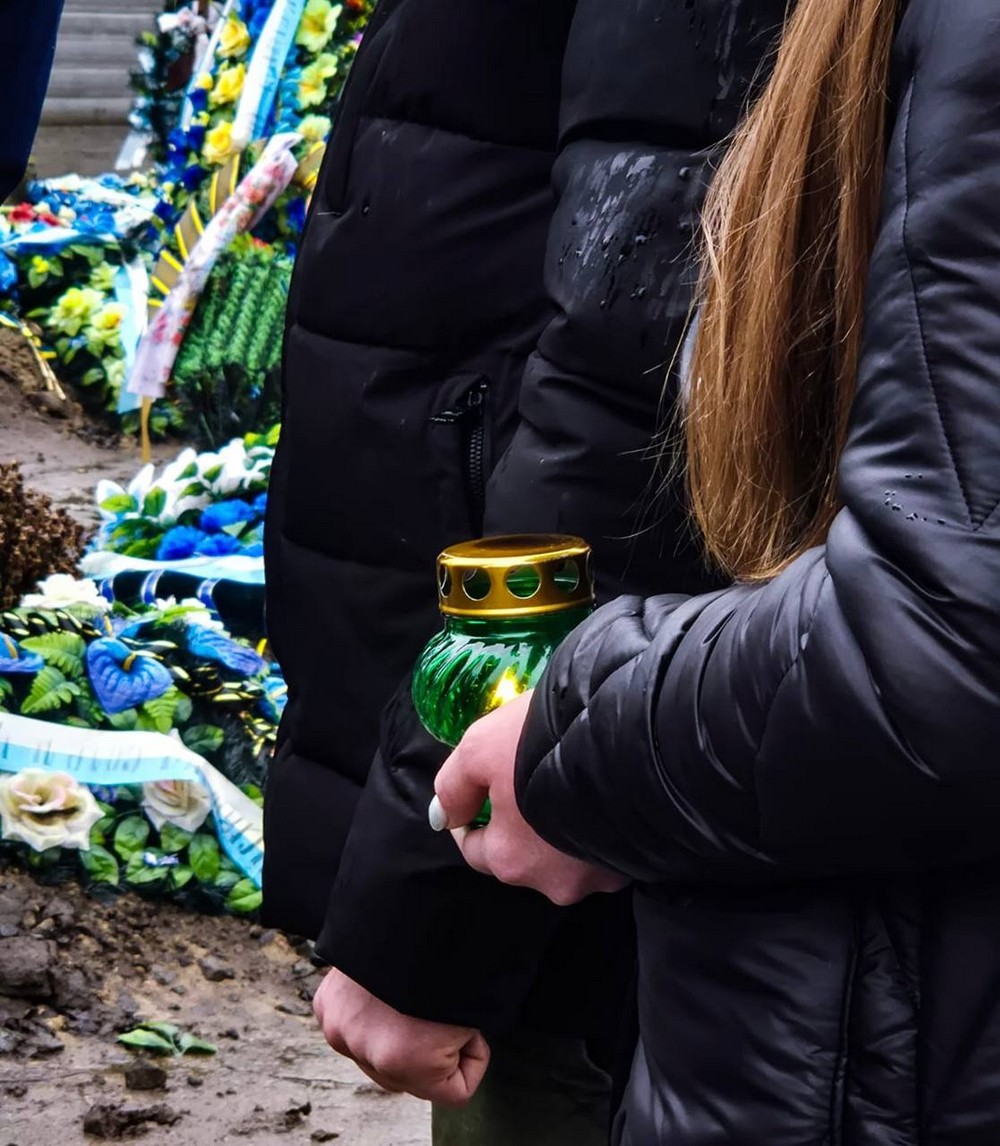 Скільки болю і сліз…. У Нікополі сьогодні звершили панахиду за полеглими воїнами на Алеї Героїв (фото) Скільки болю і сліз…. У Нікополі сьогодні звершили панахиду за полеглими воїнами на Алеї Героїв (фото)