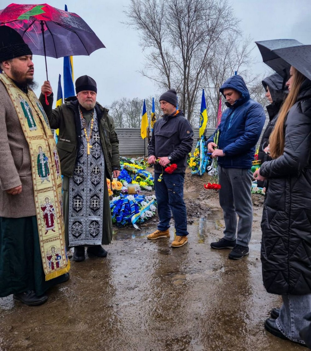 Скільки болю і сліз…. У Нікополі сьогодні звершили панахиду за полеглими воїнами на Алеї Героїв (фото) Скільки болю і сліз…. У Нікополі сьогодні звершили панахиду за полеглими воїнами на Алеї Героїв (фото)