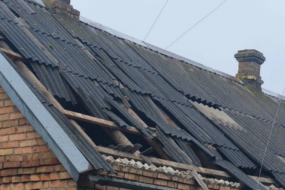 У Нікополі побито торгівельний центр, багатоповерхівки, на Синельниківщині горіла гімназія – ворог атакував область протягом дня (фото) У Нікополі побито торгівельний центр, багатоповерхівки, на Синельниківщині горіла гімназія – ворог атакував область протягом дня (фото)