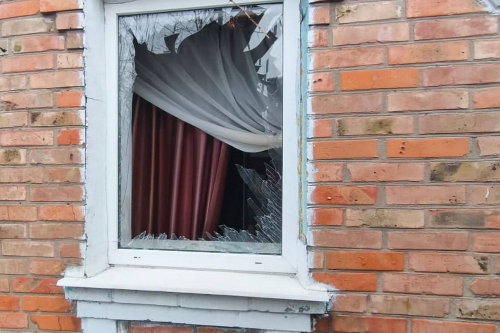 У Нікополі побито торгівельний центр, багатоповерхівки, на Синельниківщині горіла гімназія – ворог атакував область протягом дня (фото) У Нікополі побито торгівельний центр, багатоповерхівки, на Синельниківщині горіла гімназія – ворог атакував область протягом дня (фото)