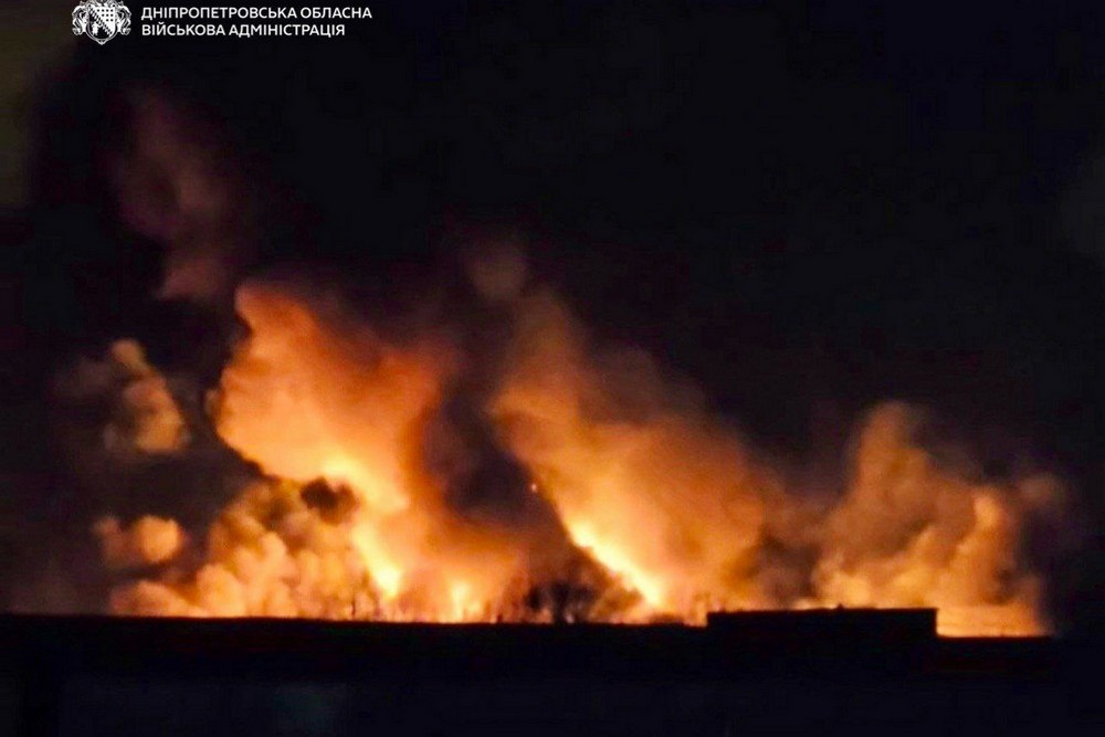 Нікопольський, Дніпровський, Криворізький, Кам’янський і Синельниківський райони були під ударом ворога цієї ночі – окупанти масовано атакували область (фото) Нікопольський, Дніпровський, Криворізький, Кам’янський і Синельниківський райони були під ударом ворога цієї ночі – окупанти масовано атакували область (фото)