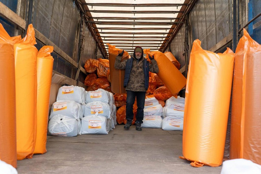 У громадах на Нікопольщині і Криворіжжі роздають пакунки тепла