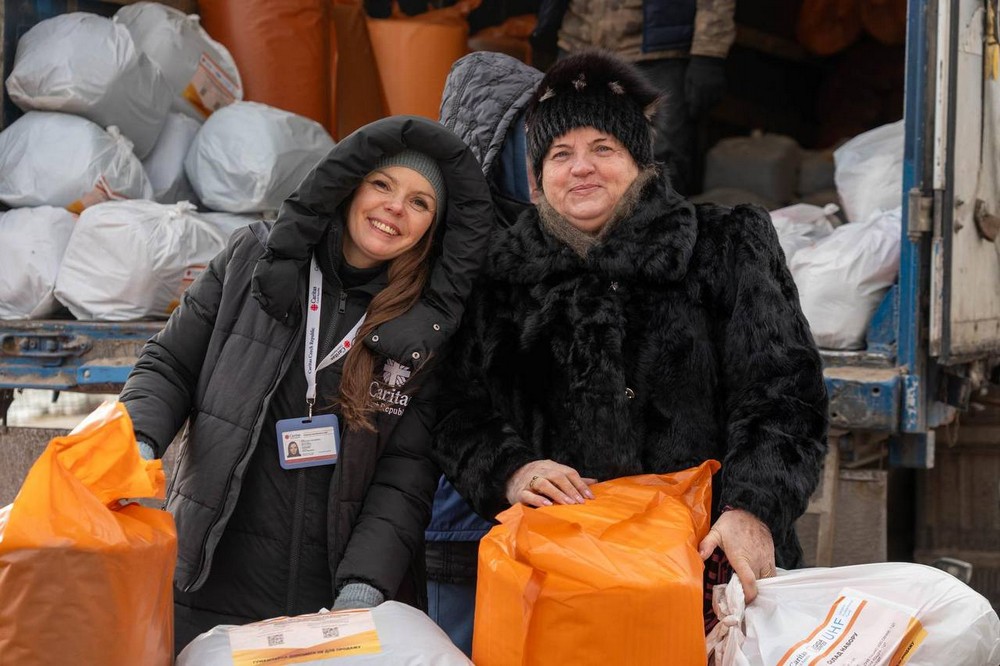 У громадах на Нікопольщині і Криворіжжі роздають пакунки тепла