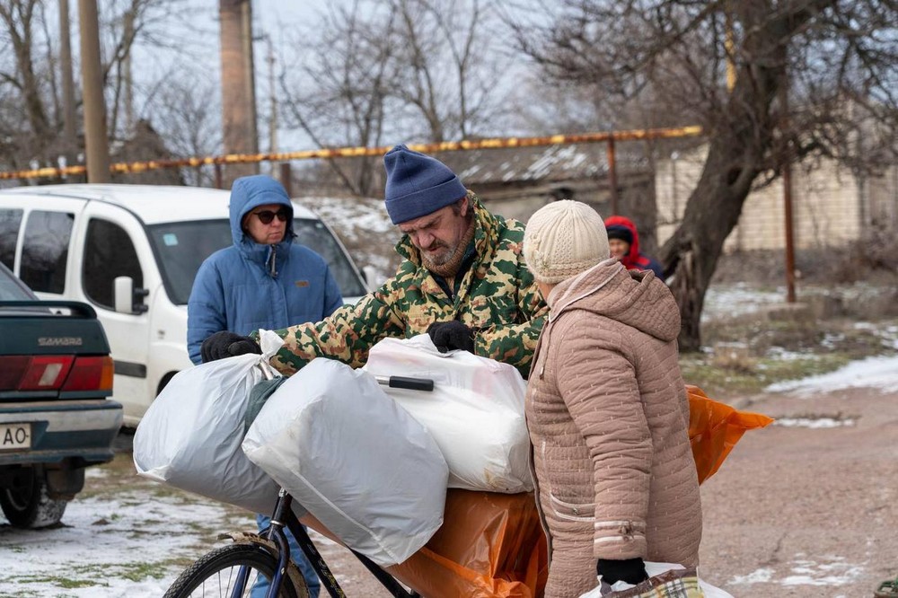 У громадах на Нікопольщині і Криворіжжі роздають пакунки тепла