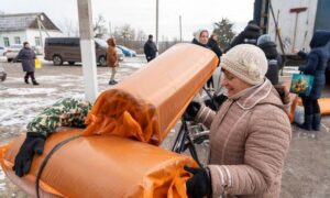 У громадах на Нікопольщині і Криворіжжі роздають пакунки тепла від чеських друзів (фото)