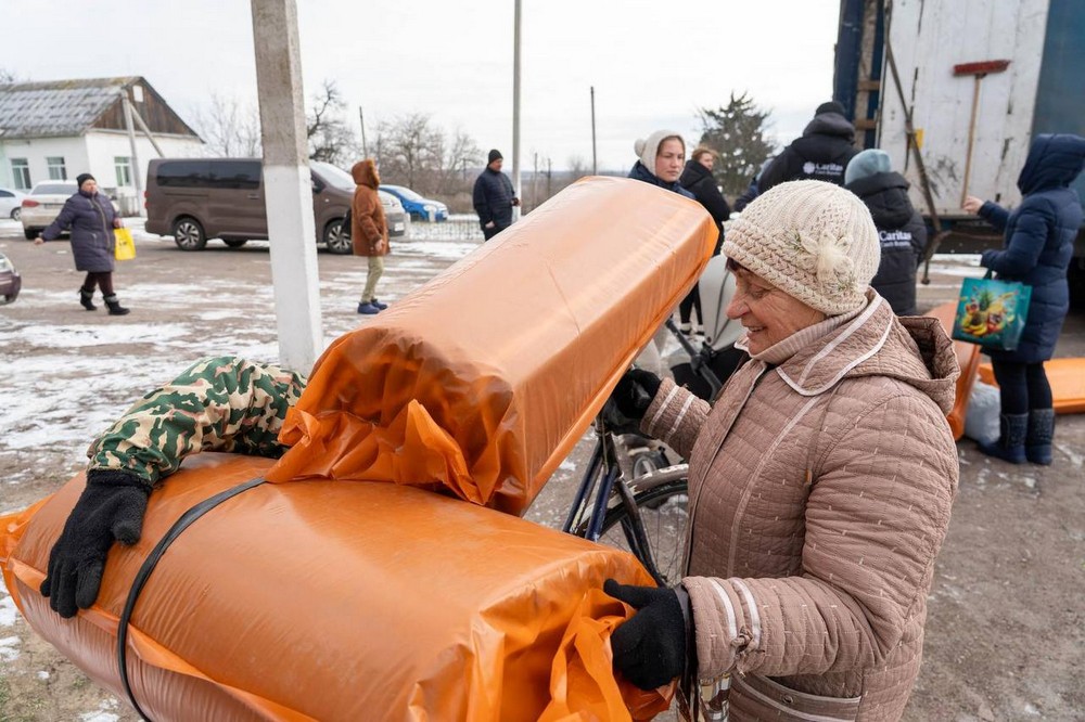 У громадах на Нікопольщині і Криворіжжі роздають пакунки тепла