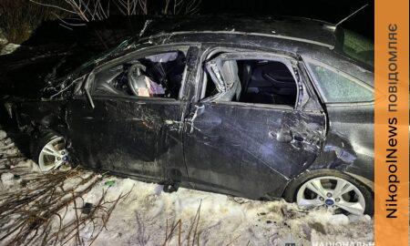 Скоїв ДТП і втік, залишивши пасажира у тяжкому стані: на Дніпропетровщині розшукують водія авто (фото)