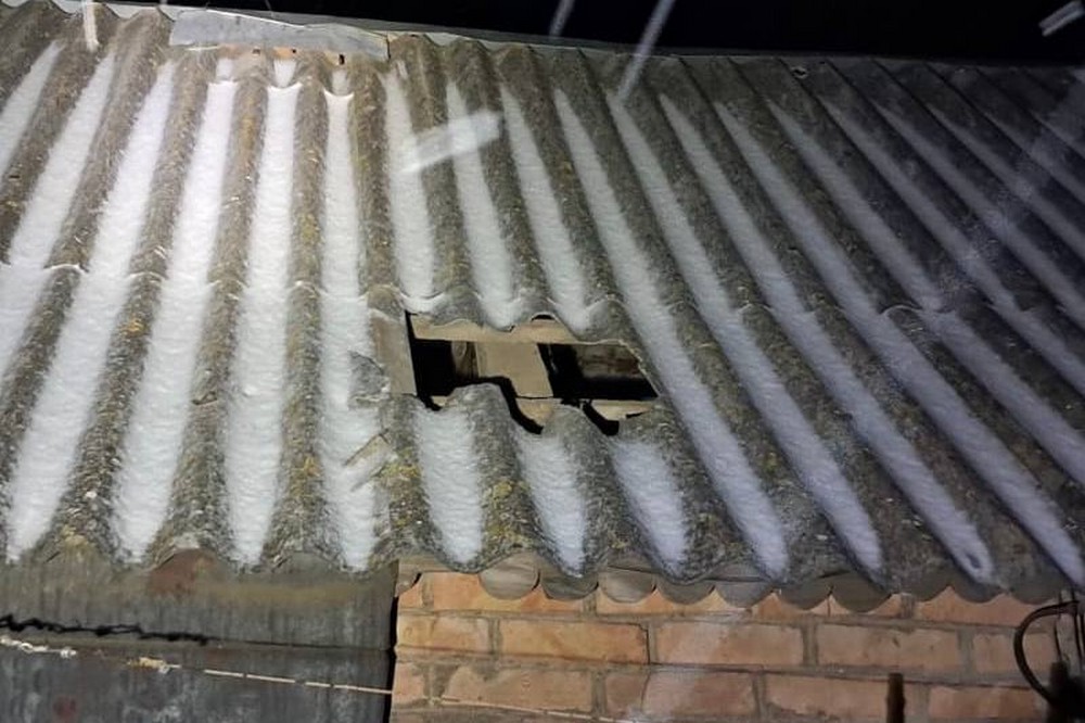 Ворог накрив Нікопольщину «Градом» - побито 11 будинків, у Павлоградському районі зачепило гімназію і адмінбудівлю (фото) Ворог накрив Нікопольщину «Градом» - побито 11 будинків, у Павлоградському районі зачепило гімназію і адмінбудівлю (фото)