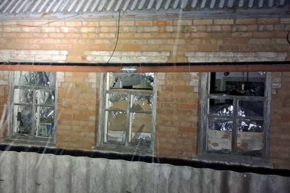 Ворог накрив Нікопольщину «Градом» - побито 11 будинків, у Павлоградському районі зачепило гімназію і адмінбудівлю (фото) Ворог накрив Нікопольщину «Градом» - побито 11 будинків, у Павлоградському районі зачепило гімназію і адмінбудівлю (фото)