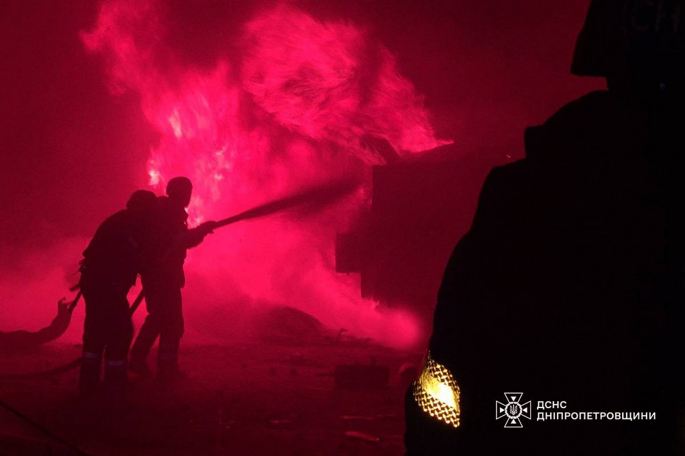 Під ударом житло, навчальний заклад, адмінбудівля: фото наслідків обстрілів Нікопольщини і Павлоградщини показали у прокуратурі і ДСНС Під ударом житло, навчальний заклад, адмінбудівля: фото наслідків обстрілів Нікопольщини і Павлоградщини показали у прокуратурі і ДСНС