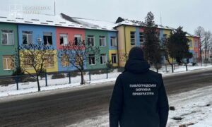 Під ударом житло, навчальний заклад, адмінбудівля: фото наслідків обстрілів Нікопольщини і Павлоградщини показали у прокуратурі і ДСНС