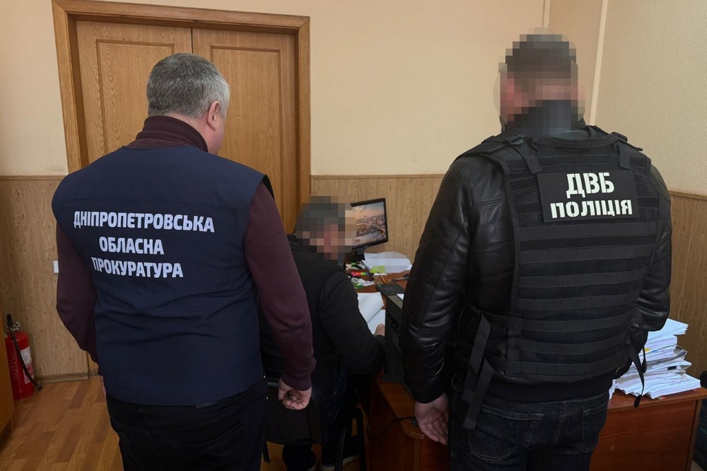 На Дніпропетровщині поліцейський організував схему збуту наркотиків під виглядом надання замісної терапії наркотиків На Дніпропетровщині поліцейський організував схему збуту наркотиків під виглядом надання замісної терапії наркотиків