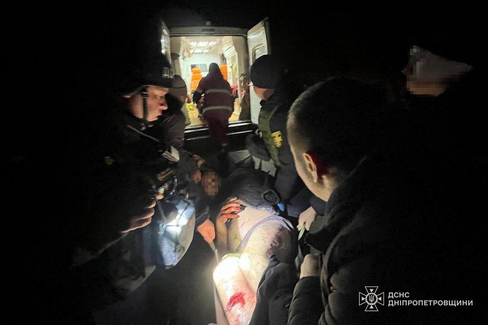 Поранені, пожежі, руйнування: про наслідки обстрілів Нікопольщини, Синельниківщини і Павлоградщини розповіли у ДСНС (фото) Поранені, пожежі, руйнування: про наслідки обстрілів Нікопольщини, Синельниківщини і Павлоградщини розповіли у ДСНС (фото)