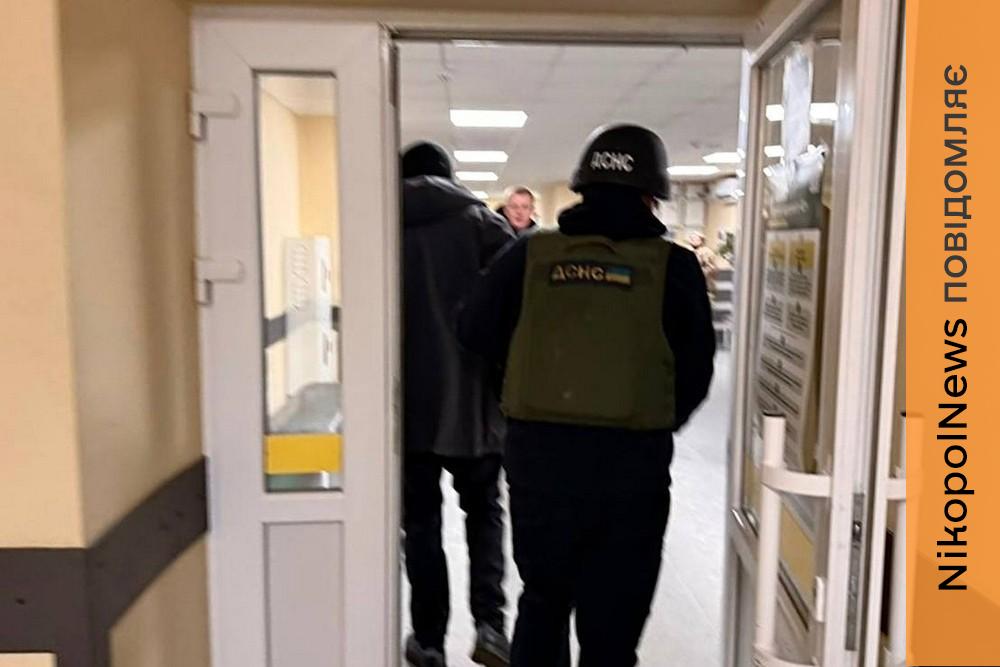 Троє поранених у Нікополі і районі, понівечено пожежну частину, гуртожиток, будинки, також під ударом ворога був Самарівський район (фото) 1 Троє поранених у Нікополі і районі, понівечено пожежну частину, гуртожиток, будинки, також під ударом ворога був Самарівський район (фото)