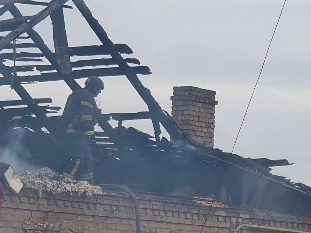 Троє поранених у Нікополі і районі, понівечено пожежну частину, гуртожиток, будинки, також під ударом ворога був Самарівський район (фото) Троє поранених у Нікополі і районі, понівечено пожежну частину, гуртожиток, будинки, також під ударом ворога був Самарівський район (фото)