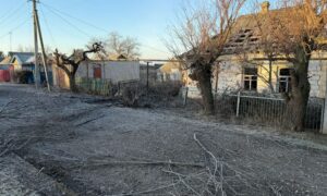 Побито підприємство, будинок, газопровід: у Марганці показали фото наслідків нічного обстрілу (фото)