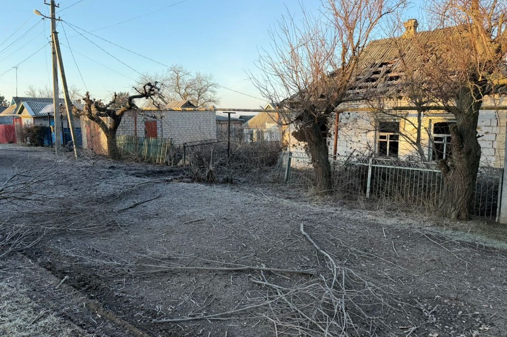 Побито підприємство, будинок, газопровід: у Марганці показали фото наслідків нічного обстрілу (фото) Побито підприємство, будинок, газопровід: у Марганці показали фото наслідків нічного обстрілу (фото)