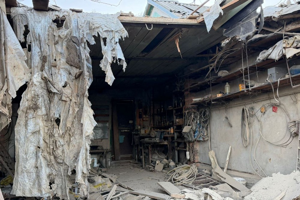 Побито підприємство, будинок, газопровід: у Марганці показали фото наслідків нічного обстрілу (фото) Побито підприємство, будинок, газопровід: у Марганці показали фото наслідків нічного обстрілу (фото)