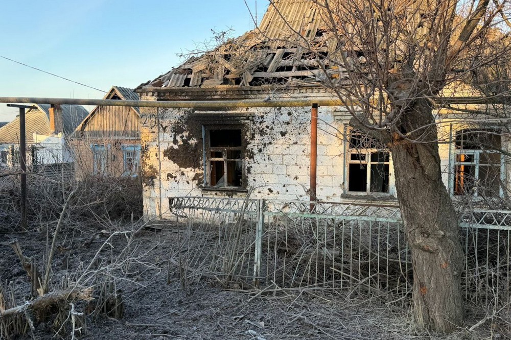 Побито підприємство, будинок, газопровід: у Марганці показали фото наслідків нічного обстрілу (фото) Побито підприємство, будинок, газопровід: у Марганці показали фото наслідків нічного обстрілу (фото)