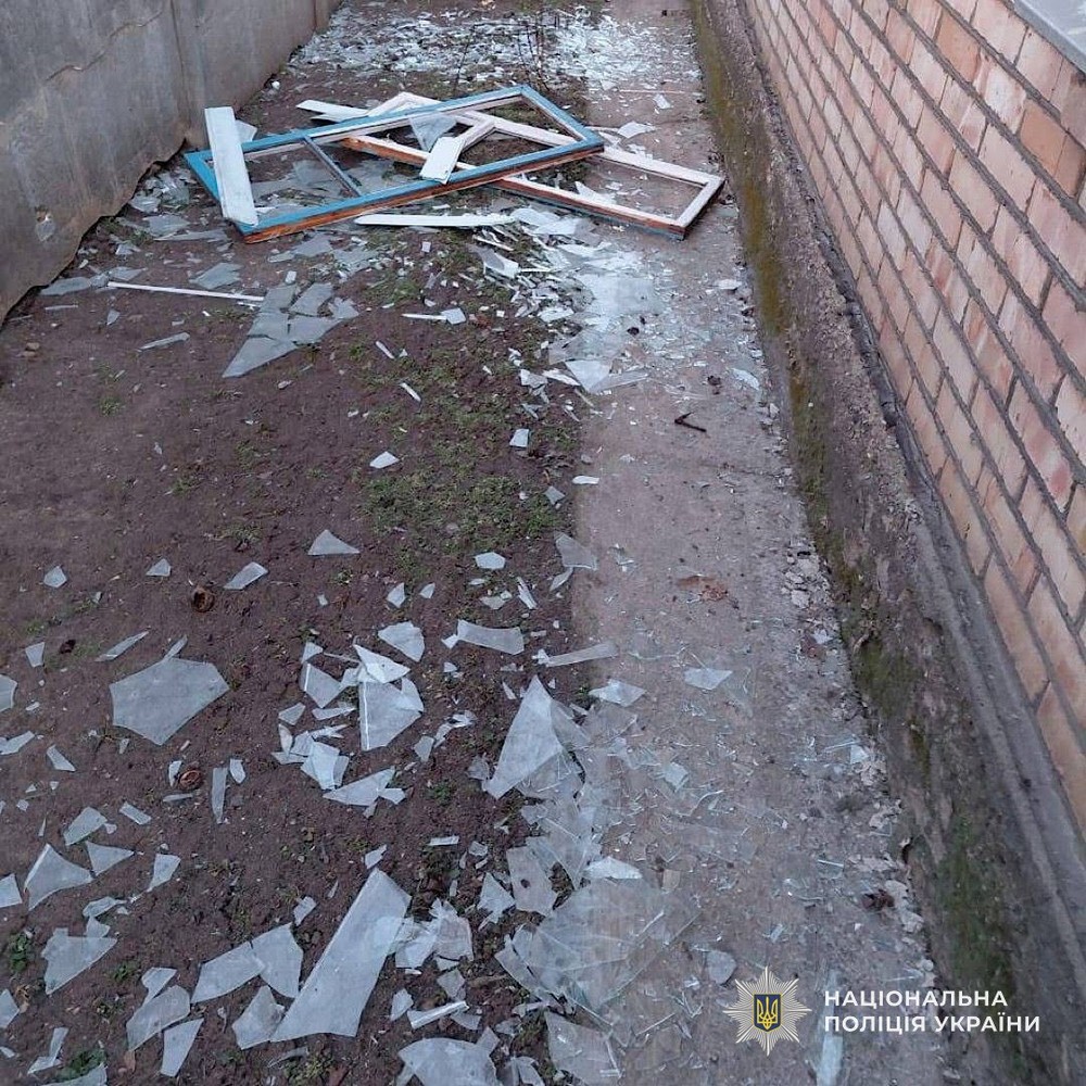 Понад 100 ударів по Нікопольщині, п’ятеро постраждалих в області – поліція розповіла про наслідки атак за добу (фото)