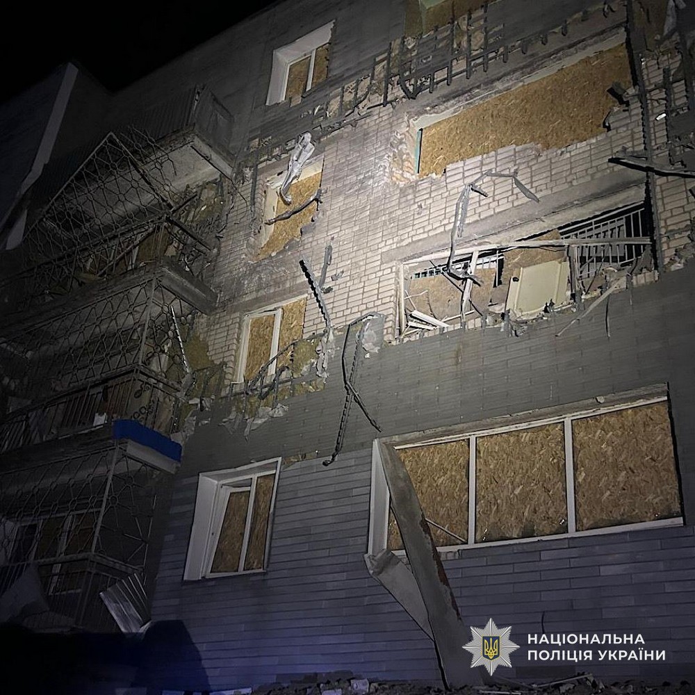 Понад 100 ударів по Нікопольщині, п’ятеро постраждалих в області – поліція розповіла про наслідки атак за добу (фото)