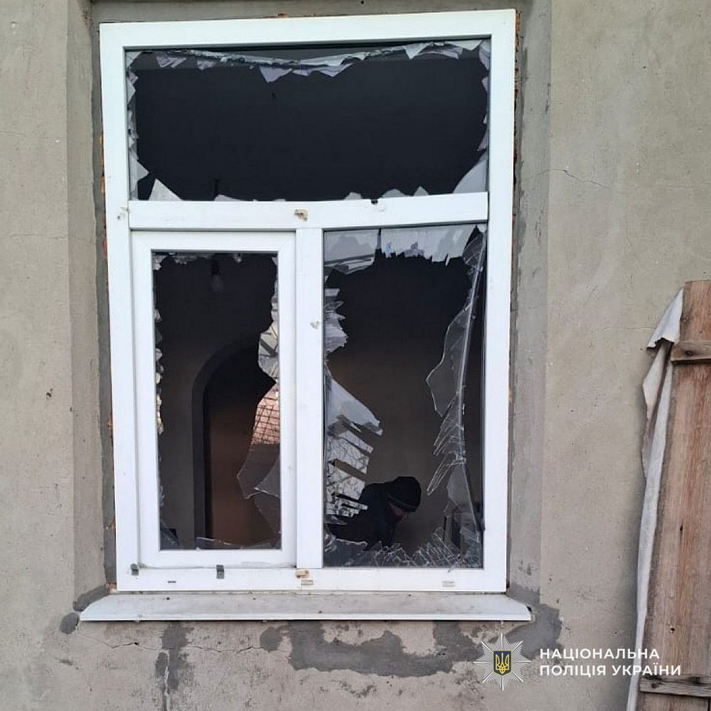 Понад 100 ударів по Нікопольщині, п’ятеро постраждалих в області – поліція розповіла про наслідки атак за добу (фото)