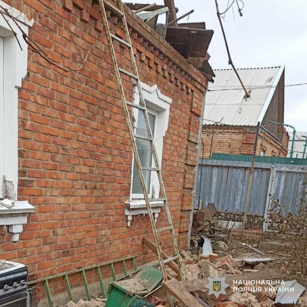 Понад 100 ударів по Нікопольщині, п’ятеро постраждалих в області – поліція розповіла про наслідки атак за добу (фото)