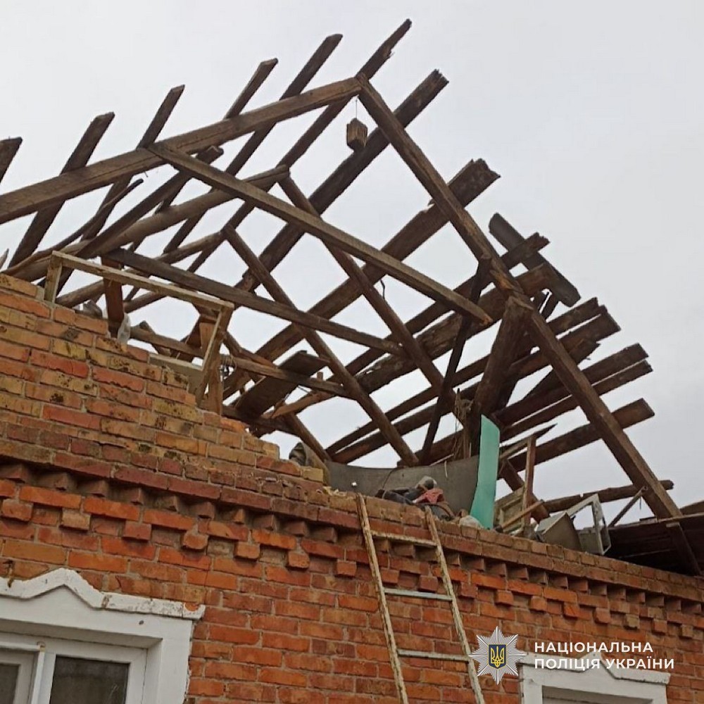 Понад 100 ударів по Нікопольщині, п’ятеро постраждалих в області – поліція розповіла про наслідки атак за добу (фото)