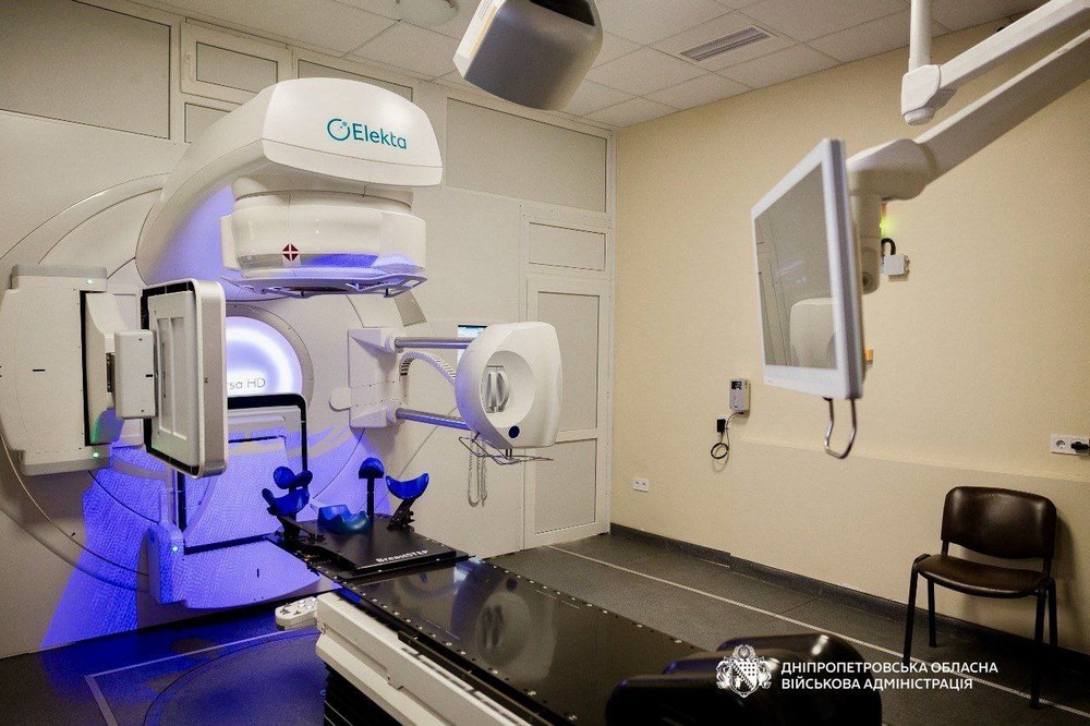 У лікарні Дніпра, де допомагають пацієнтам з онкологією, з’явилася єдина в Україні камера Brainlab У лікарні Дніпра, де допомагають пацієнтам з онкологією, з’явилася єдина в Україні камера Brainlab