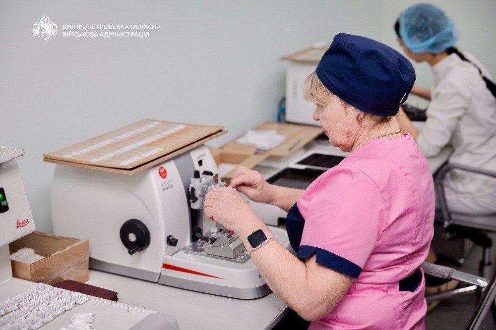 У лікарні Дніпра, де допомагають пацієнтам з онкологією, з’явилася єдина в Україні камера Brainlab У лікарні Дніпра, де допомагають пацієнтам з онкологією, з’явилася єдина в Україні камера Brainlab