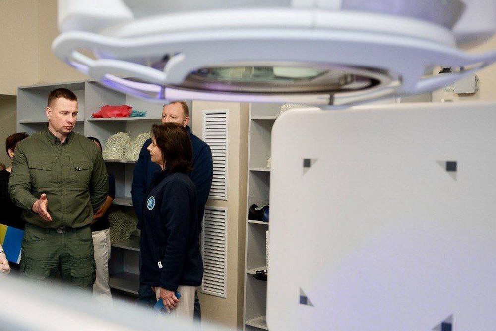 У лікарні Дніпра, де допомагають пацієнтам з онкологією, з’явилася єдина в Україні камера Brainlab У лікарні Дніпра, де допомагають пацієнтам з онкологією, з’явилася єдина в Україні камера Brainlab