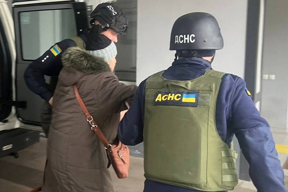 У Нікополі внаслідок артобстрілу поранено жінку, під ударом ворога також були район і Криворіжжя (фото) У Нікополі внаслідок артобстрілу поранено жінку, під ударом ворога також були район і Криворіжжя (фото)