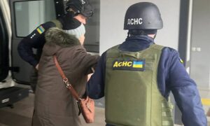 У Нікополі внаслідок артобстрілу поранено жінку, під ударом ворога також були район і Криворіжжя (фото)