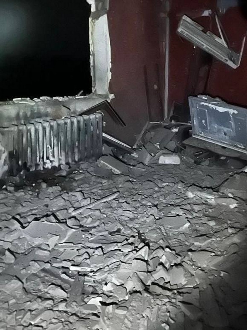 Нікополь і район, а також Синельниківщина, були під ворожими ударами вночі – є руйнування, сталася пожежа (фото) Нікополь і район, а також Синельниківщина, були під ворожими ударами вночі – є руйнування, сталася пожежа (фото)