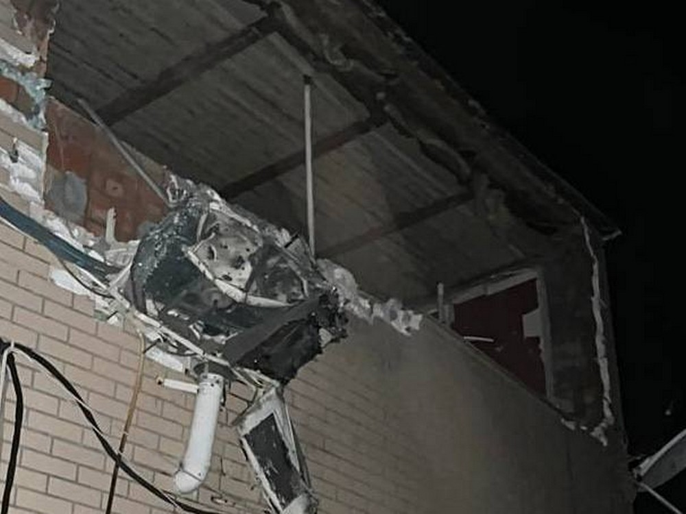 Нікополь і район, а також Синельниківщина, були під ворожими ударами вночі – є руйнування, сталася пожежа (фото) Нікополь і район, а також Синельниківщина, були під ворожими ударами вночі – є руйнування, сталася пожежа (фото)